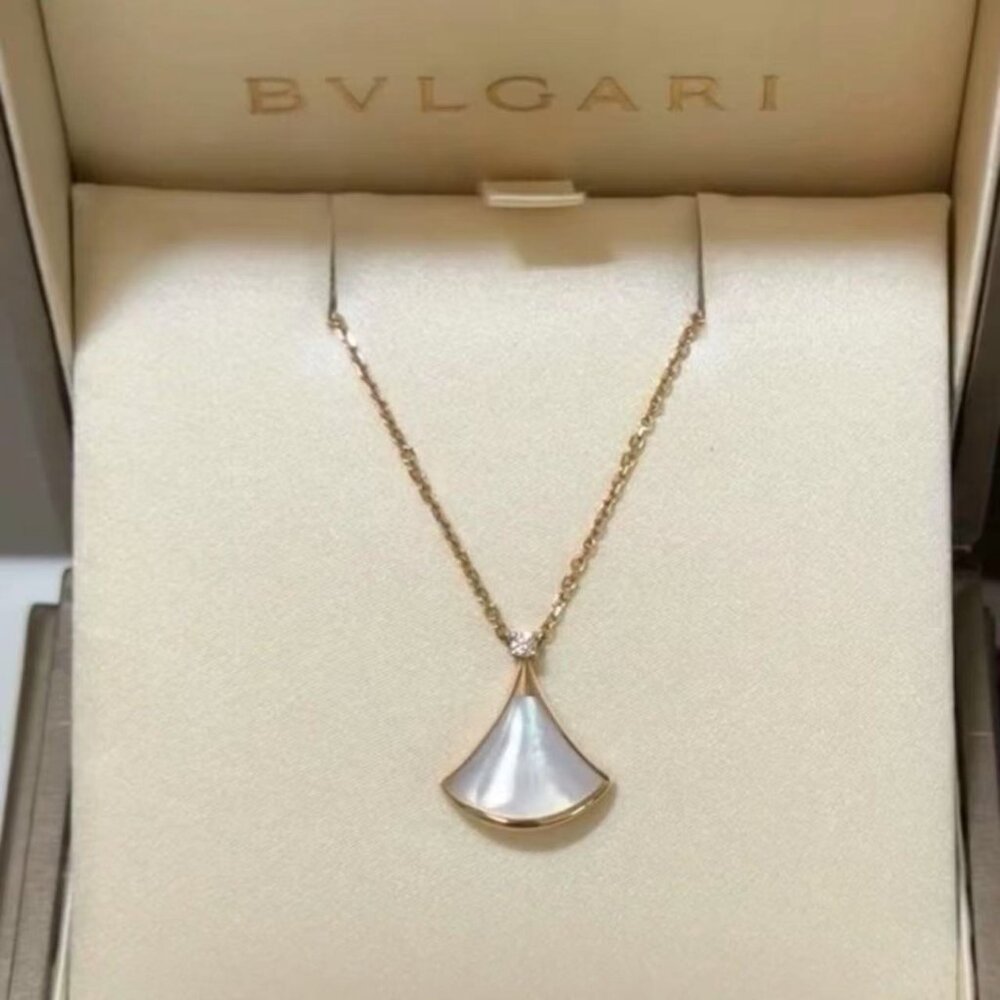 BVLGARI DIVAS’ DREAM Collection Women's Fan-Shaped Pendant Necklace in 18K Rose